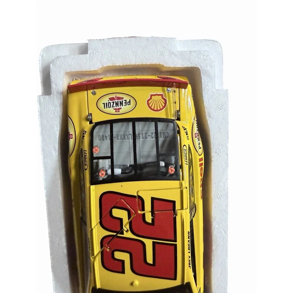 Lionel race into